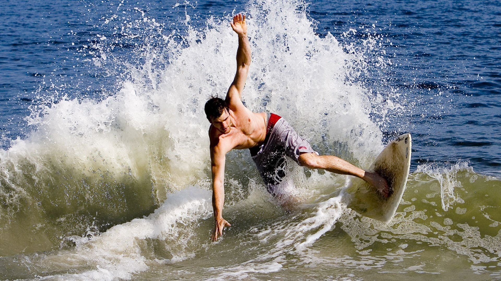 开云体育登陆入口-利物浦客场逼平沃特福德，遭遇阻击，利物浦vs沃特福德评分_菲米10分